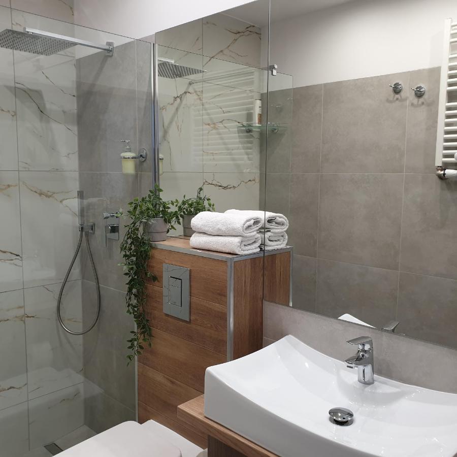 ウッチQ Apart Coral - Studio, Manufaktura, Parking Gratis, Tv Max, Fv, Gwarancja Zadowoleniaアパートメント エクステリア 写真